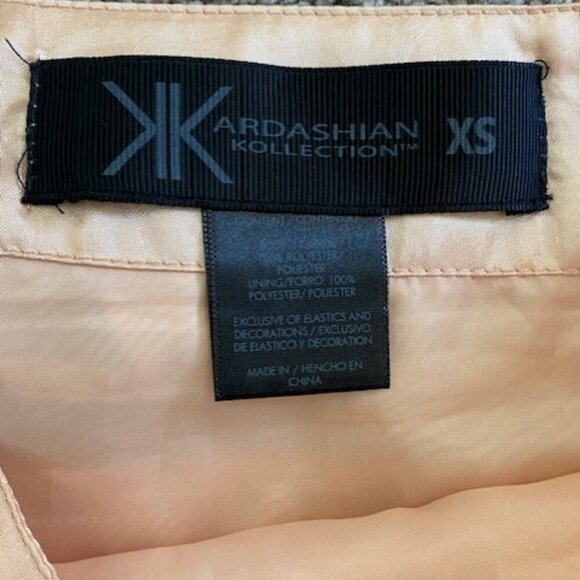 KARDASHIAN Peach Shimmer Petal Fringe Mini Skirt XS - Picture 11 of 12